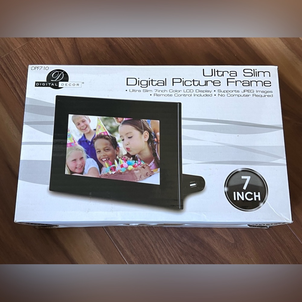 DIGITAL DECOR Ultra Slim Digital Picture Frame 7-Inch Color LCD Display DPF710